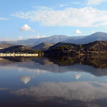 Polytropon Ground Floor Apartman