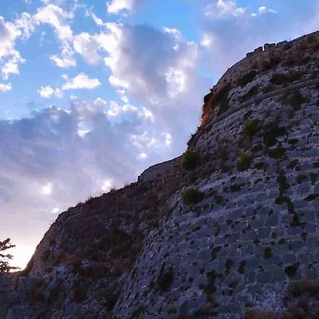 Polytropon Ground Floor * Kásztro