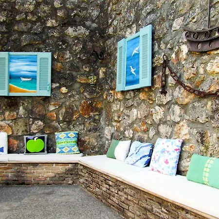 Polytropon Ground Floor Apartman