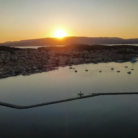 Polytropon Ground Floor * Kásztro