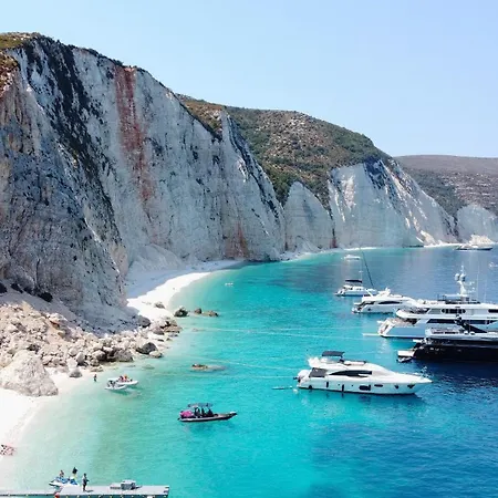 Polytropon Ground Floor 公寓 Kástron