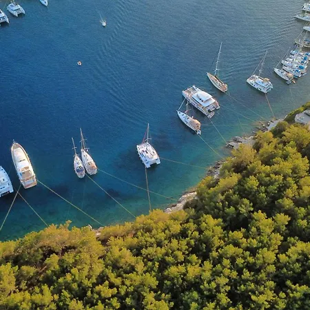 Polytropon Ground Floor Apartman Kásztro